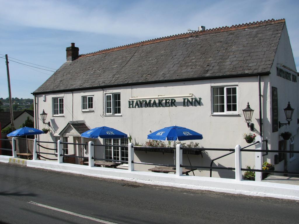 The Haymaker Inn Chard Exterior foto